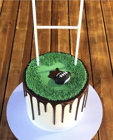 Rugby Cake Ideas, Rugby Cake, Rugby Birthday, Surf Cake, 9th Birthday Cake, 12th Birthday Cake, Halloween Cake Decorating, Birthday Cake For Him, Sport Cakes