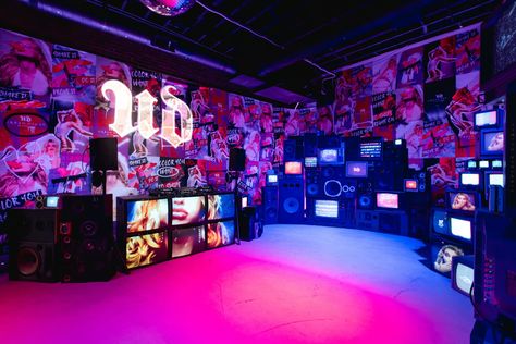 Urban Decay | Lip Bond Launch - Product Launch in Los Angeles, CA | The Vendry Tulum Dj Booth, Beauty Product Launch Event, Dj Booth Ideas, Product Launches Event, Fragrance Launch Event, Liquor Brand Activation, Tennis Events, Dj Booth, Cool Cases