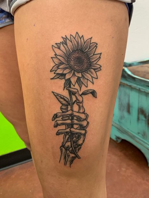 Skeleton Hand Sunflower Tattoo, Sunflower And Skull Tattoo Half Sleeves, Grunge Feminine Tattoos, Skeleton Hand Holding Sunflower Tattoo, Sunflower Skeleton Tattoo, Skull Hand Holding Flower Tattoo, Gothic Sunflower Tattoo, Large Wrist Tattoos For Women, Knee Women’s Tattoo