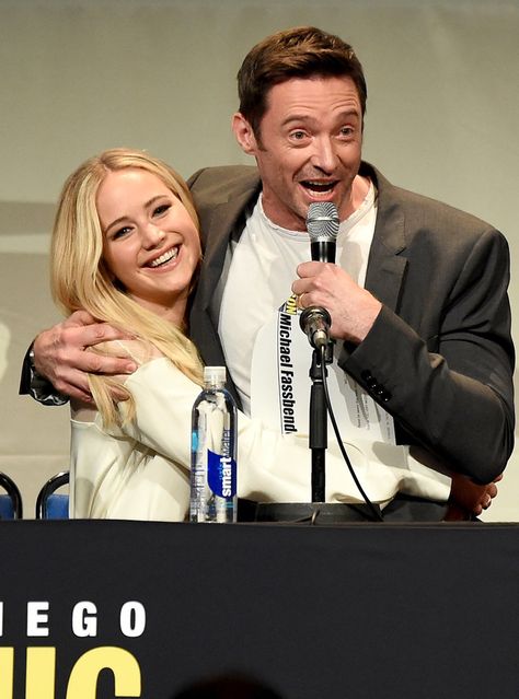 Jennifer Lawrence + Hugh Jackman = hilarious! Click through to see more pictures. Jennifer Lawrence X Men, X Man Cast, Xmen Apocalypse, Jennifer Lawrence Photos, Wolverine Hugh Jackman, Star Track, X Man, 20th Century Fox, Hugh Jackman