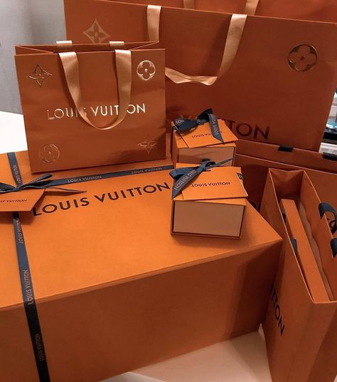 Louis Vuitton Gift, Luxury Birthday Gifts, Louis Vuitton Gifts, Luxury Birthday, Luxury Lifestyle Women, Expensive Gifts, Rich Girl Lifestyle, Luxury Girl, Rich Lifestyle