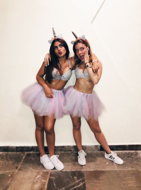 Easy unicorn costume to do with friends #goals #diy #easy #Diy #Costume Pink Unicorn Costume, Easy Diy Costume, Unicorn Halloween Costume, Friends Goals, Unicorn Halloween, Unicorn Costume, Diy Costume, Pink Unicorn, Diy Easy