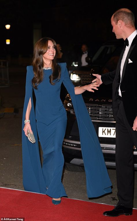 Catherine Middleton Dress, Kate Middleton Red Carpet, Kate Middleton Evening Gown, Kate Middleton Gowns, Teal Gown, Duchesse Kate, Düşes Kate, Kate Middleton Dress, Princesa Real