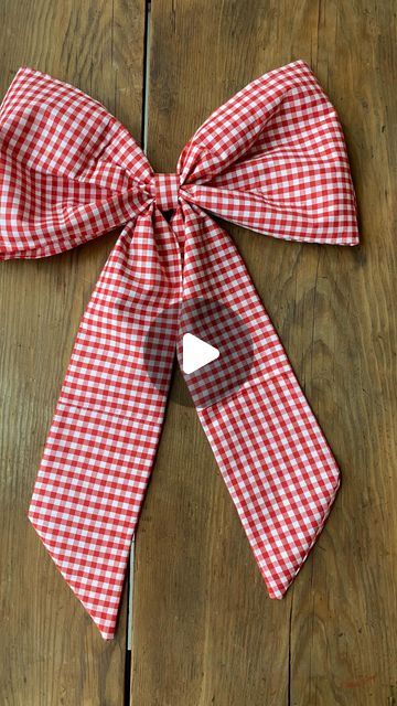 Rachel Sekuras on Instagram: "The bow tutorial! This is really forgiving, intuitive, and so simple. You don’t need to follow my measurements at all. It is just what I had on hand! (I used some thrifted napkins sewn together, so you can ignore the seams in the fabric if you noticed them!) The interfacing is important for the bow to stay upright and “stiff” looking. I hope you give it a try!" Diy Fabric Bow Tutorial, How To Make A Fabric Bow, Fabric Bow Tutorial, Door Bow, Embroidered Bow, Bow Template, Fabric Wreath, Bow Tutorial, Bow Pattern