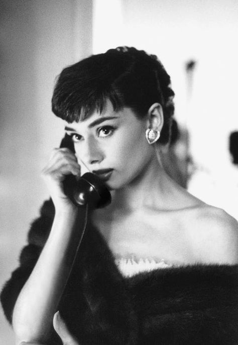 Young Audrey Hepburn in Black is listed (or ranked) 30 on the list 30 Pictures of Young Audrey Hepburn Oud Hollywood, Aubrey Hepburn, Audrey Hepburn Photos, Toni Garrn, Audrey Hepburn Style, Hepburn Style, Lauren Bacall, On The Phone, Charlize Theron