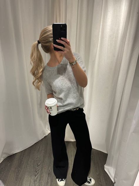 Blowout Bun, Stockholm Outfits, Hair Blowout, Zara Style, Zara Jacket, Ootd Inspo, Stockholm Style, Cold Outfits, Tiktok Style