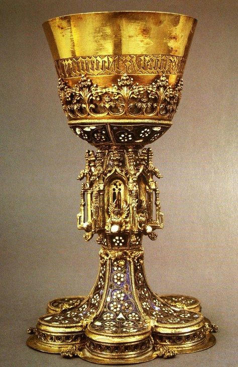 Golden chalice Gold Chalice, Girly Items, Gothic Furniture, Dinner Service, Medieval Art, Holy Grail, Objet D'art, Absinthe Fountain, Religious Art