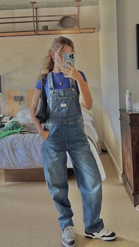 #outfits #outfitideas #outfitstyle #outfitgoals #outfitgoals #ootd #ootdfashion Aesthetic Dungaree Outfit, Denim Dungarees Outfit Winter, Outfit Ideas Overalls, Jean Overalls Outfit, Trendy Blue Zara Overalls, Denim Dungarees Outfit Aesthetic, Trendy Zara Denim Overalls, Dungarees Outfit, Jean Overall Outfits