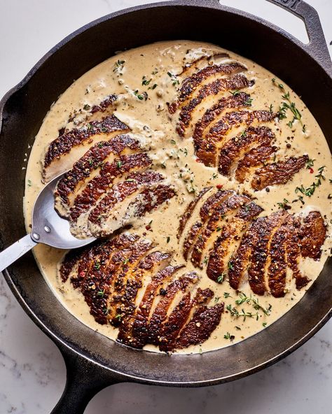 Queso With Chorizo, Fancy Steak Dinner, Green Chile Queso, Portobello Steaks, Portobello Steak, Portabella Mushrooms Recipes, Mushroom Recipes Healthy, Steak And Mushrooms, Stuffed Portabella Mushrooms