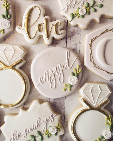 Engaged Cookies, Engagement Cookies Ideas, Bride To Be Cookies, Engagement Sugar Cookies, Engagement Party Desserts, Engagement Party Cookies, Bride Cookies, Wedding Cookies Decorated, Engagement Cupcakes