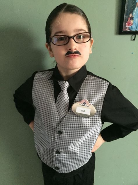 Walt Disney project Disney Dress Up Ideas, Walt Disney Costume, Wax Museum School Project, Wax Museum Ideas, Walt Disney Biography, Wax Museum Project, Dress Up Ideas, Museum Ideas, School Costume