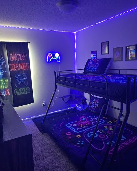 Game On Room Ideas, Gamer Room Bedroom Ideas, Boys Game Themed Bedroom, Game Room Theme Bedroom, Gamer Room For Boys, Boys Gaming Bedroom Ideas Small Room, Teen Boy Shared Room, Kids Gaming Bedroom Ideas Boys, Small Gamer Bedroom Ideas