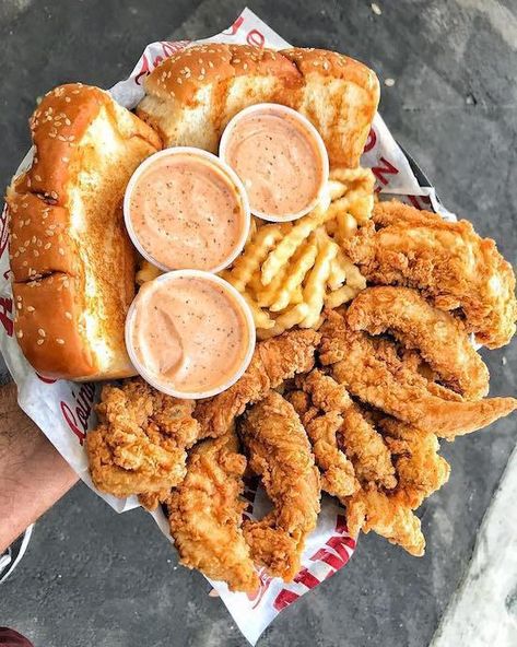 Best Fast Food, Junk Food Snacks, Food Babe, Food Therapy, Yummy Comfort Food, Food Goals, Fried Food, Food Obsession, Interesting Food Recipes