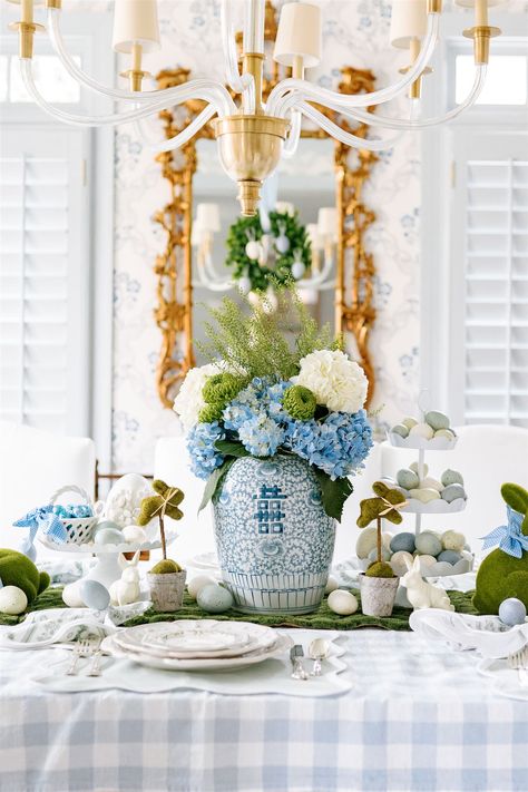 Traditional Easter Decor, Hosting Easter Decor, Grandmillenial Style Wedding, Easter Interior Design, Elegant Easter Tablescapes, French Easter Decor, Grand Millennial Tablescape, Classy Easter Tablescape, Easter Table Decorations Tablescapes