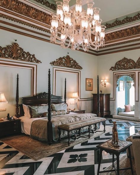 When it comes to palatial design, one can’t help but feel like a queen or king. While people wearing the crowns may change, palace interiors largely don’t—large being the operative word. A Grand Royal Suite at the breathtaking @tajlakepalace in Udaipur, India, is smaller but no less grand—soaring headroom, chandeliers, ornate finishings, all abundantly present. First photo by @chairishco #carewhereyoustay . . . #tajlakepalace #tajhotels #tajpalaces #udaipur #rajasthan #udaipurpalaces #beauti... Udaipur Palace, Udaipur India, Palace Interior, Word A, House Arch Design, Arch Design, Udaipur, The Crown, Kiwi