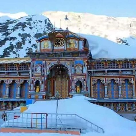 https://letstourbharat.com/an-ideal-guide-to-badrinath-dham-yatra/ Badrinath Temple, Temple India, Mussoorie, Temple Architecture, Indian Temple, Dehradun, Hindu Temple, Hill Station, Tour Packages