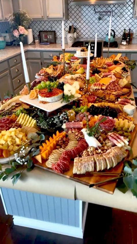 Appetizers Thanksgiving, Thanksgiving Menu Ideas, Vegetarian Thanksgiving, Recipes Thanksgiving, Party Food Buffet, Charcuterie Inspiration, Charcuterie Platter, Party Food Platters, Charcuterie And Cheese Board