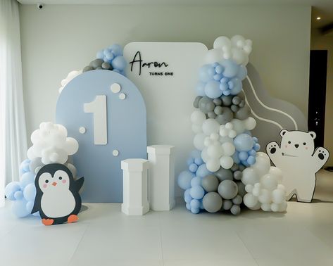 Winter arctic animals themed balloon decoration Polar Plunge Birthday Party, Penguin Bday Party, Penguin Balloon Garland, Polar Bear 1st Birthday Party, Penguin Party Decorations, Polar Birthday Party, Polar Bear First Birthday Party, Penguin Birthday Theme, Winter Theme Birthday Party Ideas