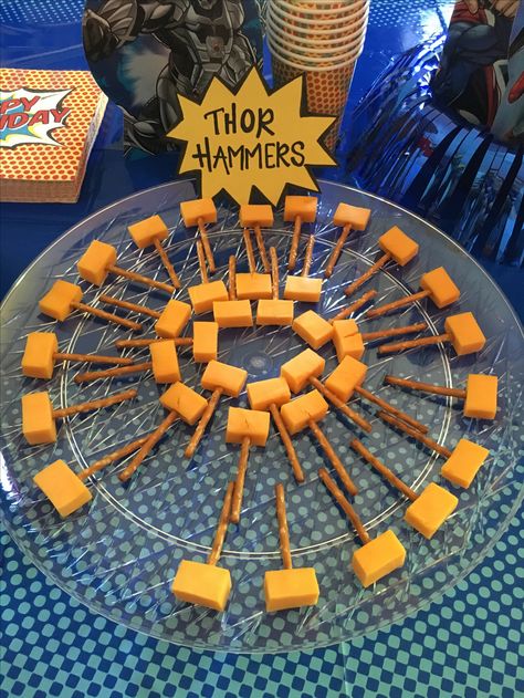 Thor hammer snacks! Avengers Birthday Party Food Ideas, Marvel Birthday Food Ideas, Marvel Avengers Party Food, Superhero Theme Snacks, Superhero Birthday Party Snacks, Marvel Charcuterie Board, Avengers Pool Party Ideas, Superhero Birthday Party Food Ideas, Avengers Party Snacks