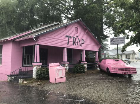 2 Chainz Trap House - Atlanta Pink Trap House Aesthetic, Hood Trap House Aesthetic, Trap Museum Atlanta, Bloxburg Trap House, Trap House Aesthetic, Traphouse Aesthetic, Trap House Drawing, Pink Trap House, Atlanta Aesthetic