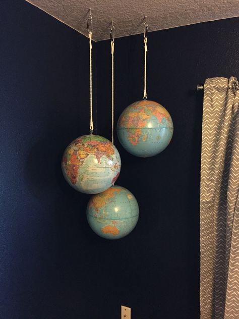 Room Decor Travel Theme, Geography Bedroom Decor, World Globe Display, Stem Bedroom Ideas, World Travel Bedroom Theme, Geography Themed Bedroom, Travel Theme Bedroom Ideas, Geography Room Decor, Science Themed Room