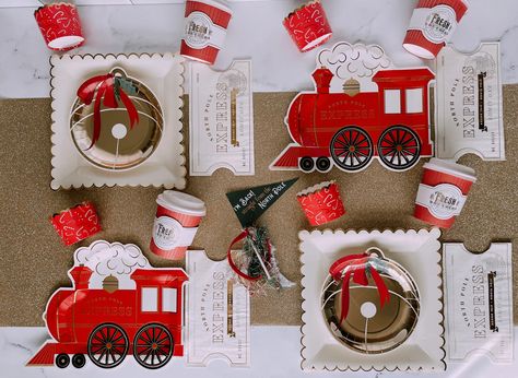 North Pole Breakfast Decorations, Polar Express Party Ideas, Welcome Elf, Elf Arrival Ideas, Elf Welcome, North Pole Breakfast, Elf Arrival, North Pole Express, Party Boxes