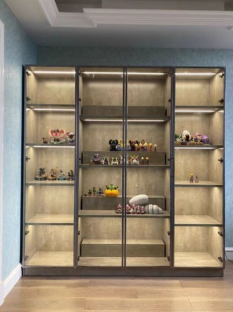 Lego Display Cabinet Ideas, Lego Showcase Display, Toy Display Cabinet, Figurine Display Ideas Shelves, Display Shelves For Collectables, Lego Display Cabinet, Collectors Room Ideas, Toy Collection Room, Lego Display Ideas