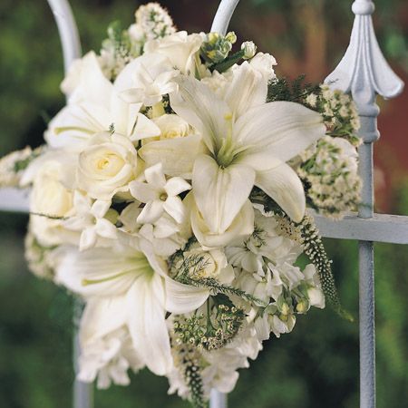 with star gazer lilies Popular Wedding Flowers, Casablanca Lilies, White Orchids Wedding, White Wedding Decorations, Lily Wedding, Stargazer Lily, White Wedding Flowers, Platinum Wedding, White Lilies