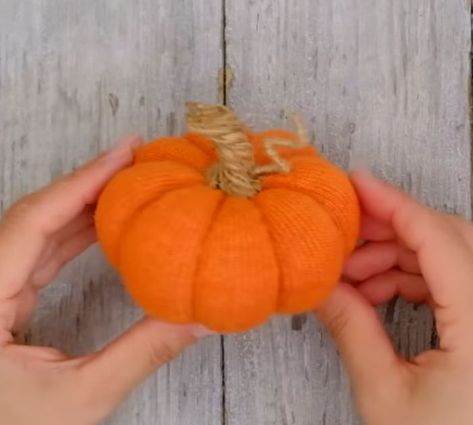 How To Recycle Old Socks Into Pumpkin Décor For Fall Sock Pumpkins Diy, Sock Pumpkins, Pumpkin Sewing, Pumpkin Uses, How To Recycle, Wee Folk, Felt Pumpkins, Fall Stuff, Pumpkin Stem