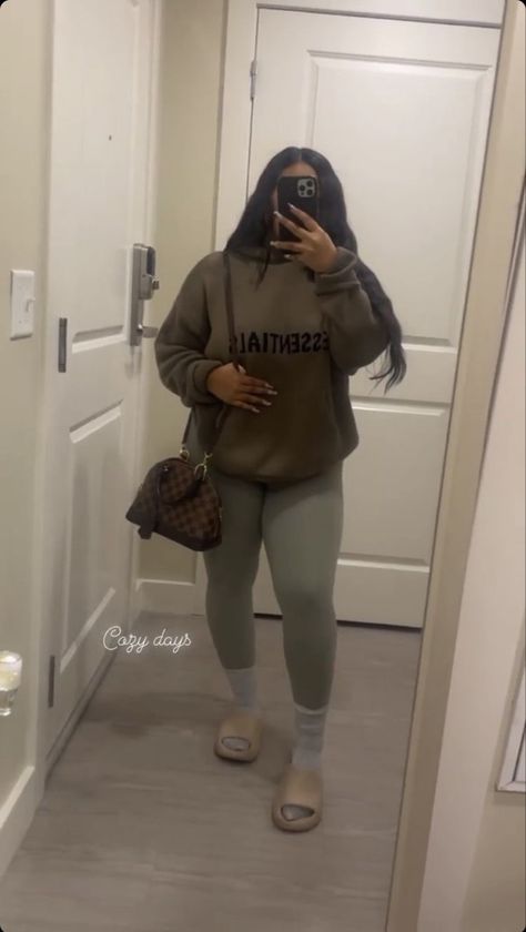 Baddie Fits With Leggings, Baddie Cozy Outfits, Cute Bummy Outfit Winter, Ayeitsmaya Outfits, Kyanite Skims Outfit, Outfits With Yeezys, Friend Dinner Outfit, Chill Girl Outfits, Bummy Outfits For School Lazy Days