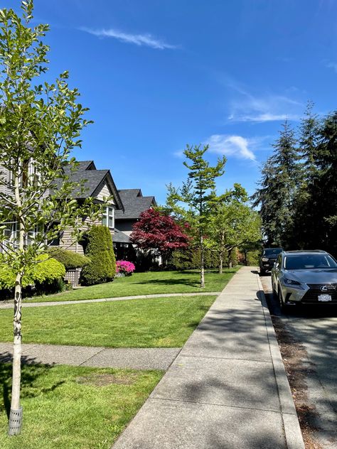 Canada Neighborhood, Vancouver Canada Houses, Canada Streets, Clato Fanfic, New Classic Facade, Canada Vibes, Canada Houses, Suburban Aesthetic, American Neighborhood