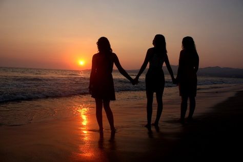 I love having 2 older sisters... I have grown through their wisdom. :) Three Sisters Aesthetic Faceless, Twin Aesthetic Sisters, 3 Sisters Aesthetic, Sisters Images, Three Best Friends, Love My Sister, 3 Sisters, Sister Photos, Sisters Forever