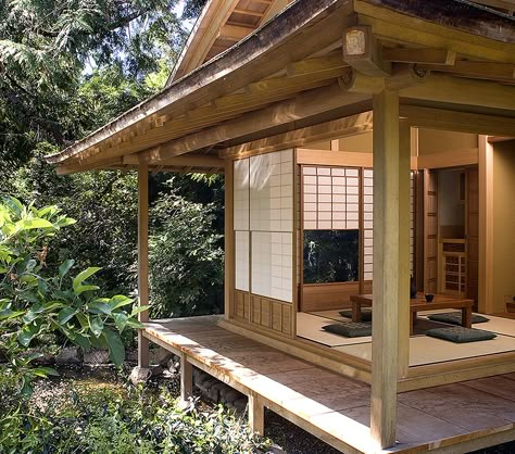 Japanese Entrance, Old Japanese House, Tea House Design, Japanese House Design, Japanese Buildings, Asian House, Japanese Garden Landscape, Japanese Home Design, Japanese Tea House