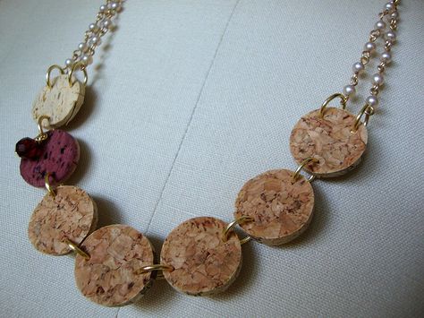 Wine cork necklace Wine Cork Jewelry, Recycle Craft Projects, Cork Necklace, Cork Jewelry, Wine Cork Diy, Wine Cork Projects, Wine Bottle Corks, Cork Projects, Cork Diy