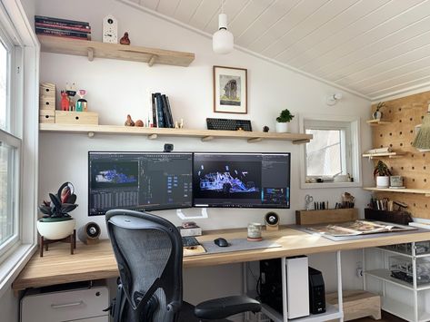 Tech Home Office, Dual Monitor Setup, Live Edge Desk, Shed Office, Computer Desk Setup, Home Studio Setup, Desk Layout, Small Home Offices, Dual Monitor