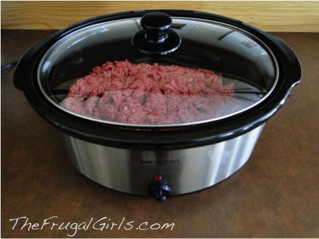 Ground Beef In Crockpot, Hamburger In Crockpot, How To Cook Hamburgers, Sausage Crockpot, Crock Pot Food, Easy Cook, Crock Pot Freezer, Cooking Stuff, Frugal Girls