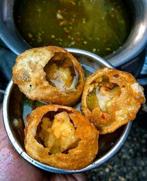 Paani Puri Snap, Pani Puri Aesthetic, Pani Puri Snap, Paani Puri, Yummy Aesthetic, Indian Fast Food, Khana Khazana, Maggi Recipes, Amazing Food Photography