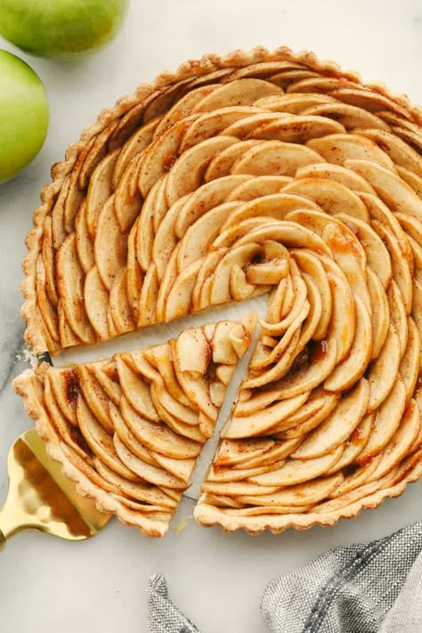 Apple Pie Filling Recipe - The Recipe Critic Apple Tart Pie, Fresh Apple Tart Recipe, Thanksgiving Tart Recipes, Fall Tart Recipes, Apple Tarts Recipe Easy, Apple Tart Recipe Easy, Apple Tart Recipes, Tart Pan Recipes, Paris Hotel Room