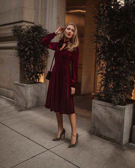 undefined Office Party Dress, Velvet Holiday Dress, Black Halo Dress, Business Attire Women, Red Velvet Dress, Skater Dresses, Minimalist Dresses, Professional Attire, Cocktail Evening Dresses