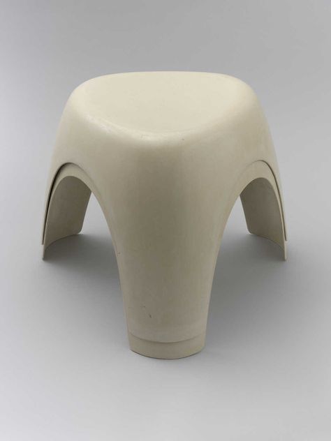 Sori Yanagi Elephant Stool 1954 Sori Yanagi, Pvc Furniture, Plastic Stool, Futuristic Furniture, Beautiful Objects, Natural Curiosities, Modern And Contemporary Art, Garden Stool, Japanese Design