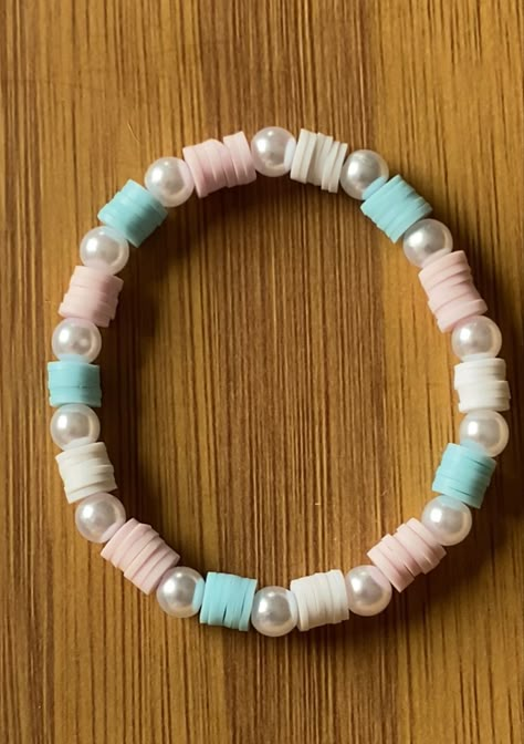 Preppy Clay Bead Jewelry, Clay Beads Ideas, Clay Bracelet Ideas, Bracelet Making Ideas, Heishi Jewelry, Clay Beads Bracelet, Clay Bead Ideas, Make Clay Beads, Clay Bead Bracelet Ideas