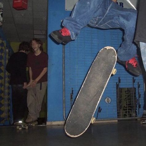 Skater Boi, Skate Vibes, Skateboard Aesthetic, Skate Photos, Skater Vibes, Midwest Emo, Skateboard Photography, Skater Boys, 2000s Emo