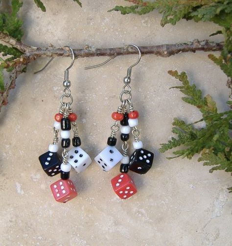 Dice Earrings Dice Earrings Diy, Monster High Outfit Inspiration, Dice Diy, Dice Jewelry, Collar Hippie, Dice Earrings, Wired Jewelry, Diy Jewelry Earrings, High Characters