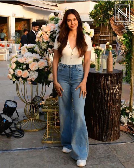 Sonam Bajwa Western Outfits, Sonam Bajwa Jeans, Tops For Bootcut Jeans, Sonam Bajwa Outfits, Sneha Core, Bootcut Jeans Outfit, Sonam Bajwa, Mumbai Fashion, Celebrity Casual Outfits