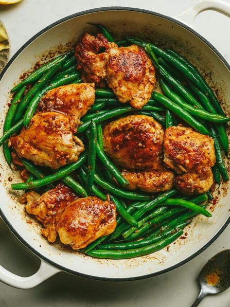 Green Beans Skillet, Pan Fried Chicken Thighs, Lemon Garlic Butter Chicken, Healthy Skillet Meals, Roasted Eggplant Recipes, Healthy Skillet, Chicken And Green Beans, Skillet Green Beans, Lemon Green Beans