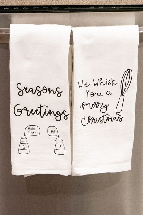 Hand Towels Diy, Tea Towels Diy, Diy Christmas Lights, Funny Tea Towels, Christmas Hand Towels, Diy Towels, Kitchen Diy Makeover, Kitchen Christmas, Towel Crafts