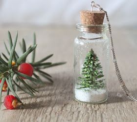 Christmas Snow Globes Diy, Globe Diy, Diy Snow Globe, Bottle Ideas, Mini Glass Bottles, Mini Bottle, Mini Jars, Handmade Christmas Tree, Christmas Snow Globes