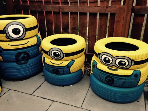 A minion tyre army Tyre Diy Ideas, Tyre Decorations, Tyre Ideas, Tyre Ideas For Kids, Waste Tyre Ideas, Tyre Creative Ideas, Tire Playground, Repurposed Tire, Tire Furniture