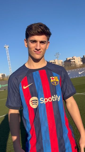 Handsome Football Players, Fc Barcelona Players, Impossible Is Nothing, Fc Barcelona Wallpapers, Football Players Photos, Cute Football Players, Barcelona Players, Soccer Boyfriend, Barcelona Team