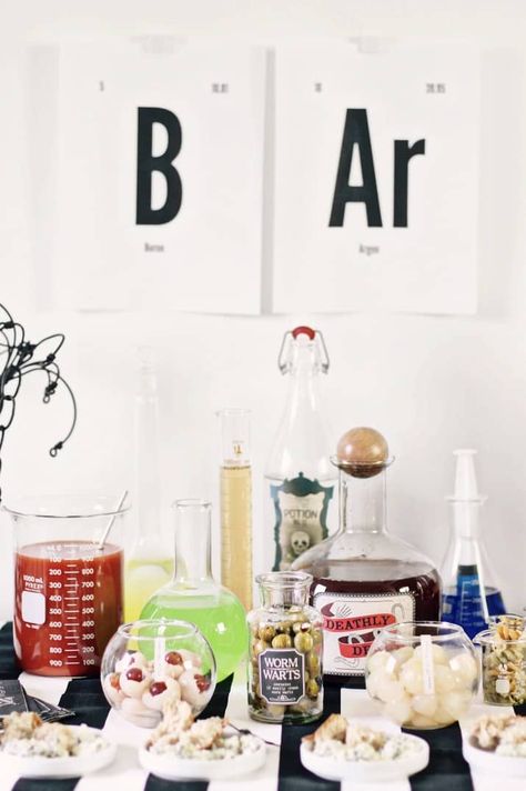 You'll love these Halloween bar ideas, with a science lab theme. Click through to see all the details from CelebrationsAtHomeBlog.com Haunted Homecoming, Science Lab Party, Cocktails Using Vodka, Lab Party, Mad Scientist Halloween, Halloween Party Bar, Halloween Tricks, Halloween Bar, Halloween 23